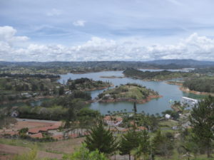 Guatape :  le lac.